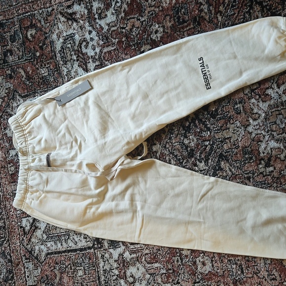 Fear of God Essentials - Picture 3 of 3